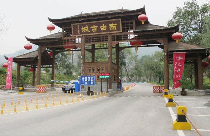 出入口分開式